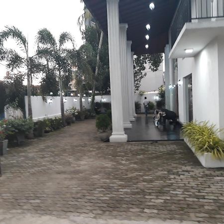 The Kingston Hotel Кирибатгода Экстерьер фото