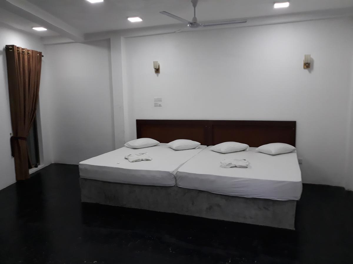 The Kingston Hotel Кирибатгода Экстерьер фото