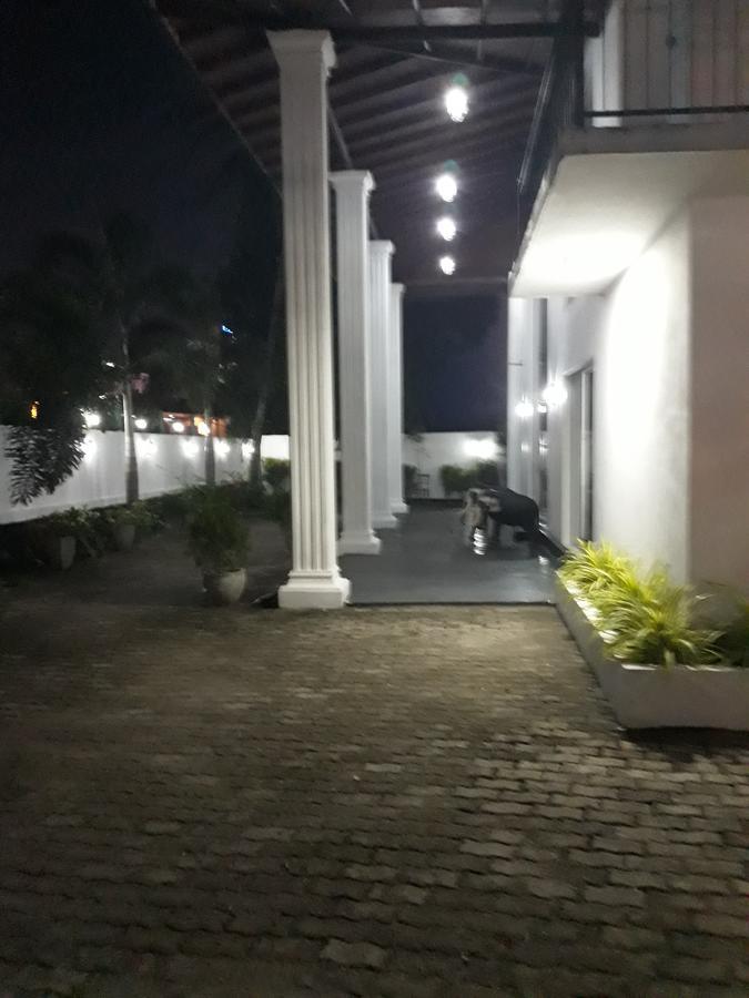 The Kingston Hotel Кирибатгода Экстерьер фото