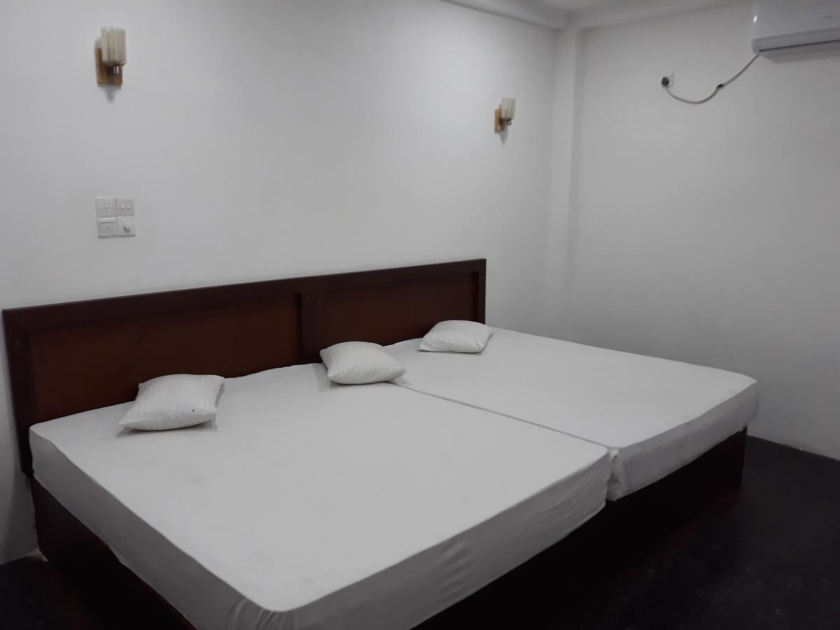 The Kingston Hotel Кирибатгода Экстерьер фото